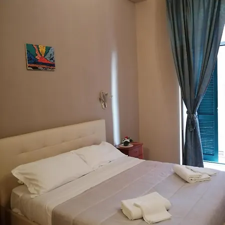 San Gaetano Bed נאפולי